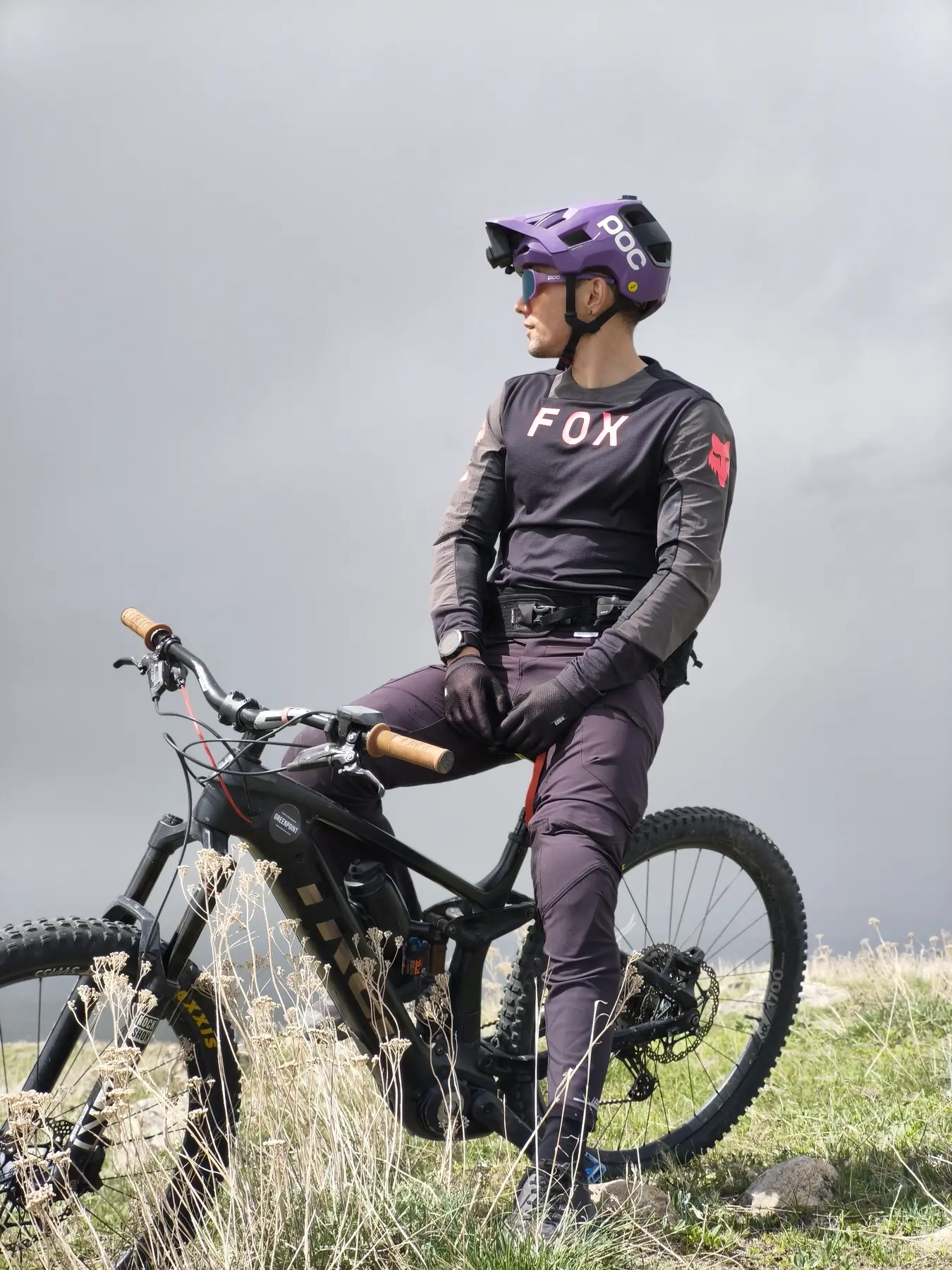 Mountain biker with an eMTB in the Voghjaberd hills